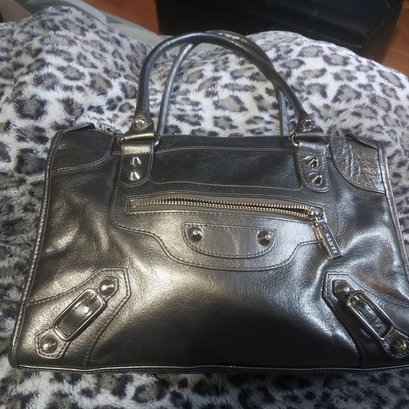 Elegant Black Leather Handbag - Picture 5 of 15